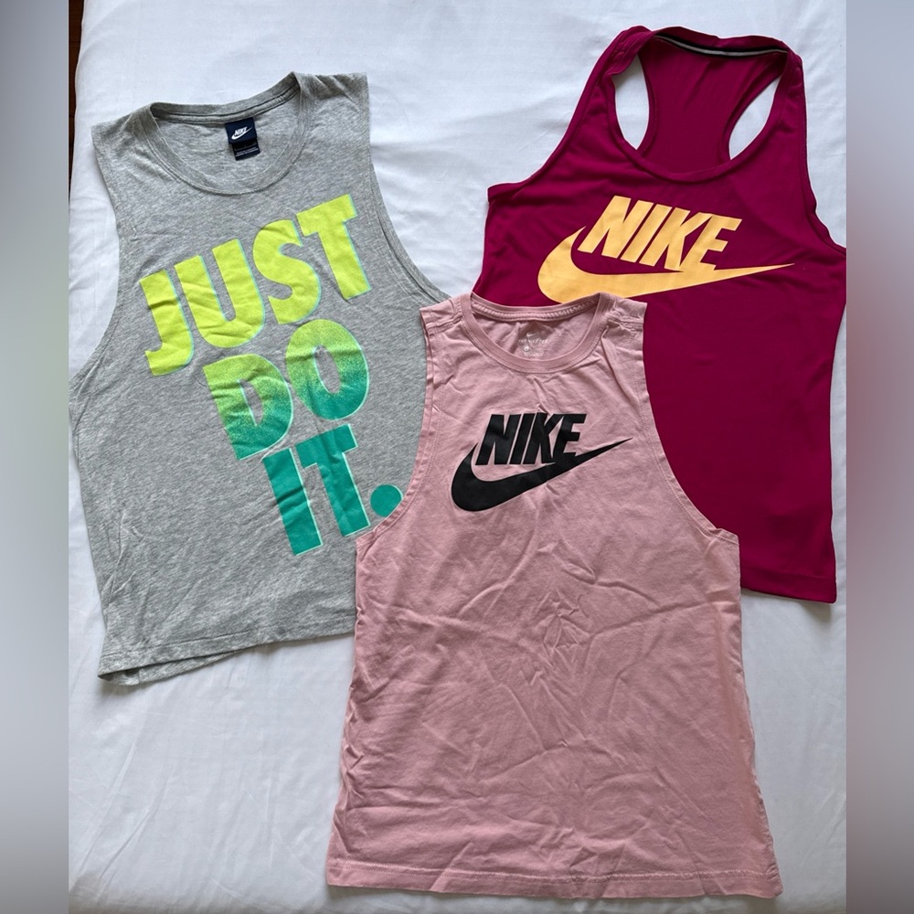 Lot Of 3 Women’s Nike Tank Tops Size Small Gray Green, Fuchsia And Pink EUC